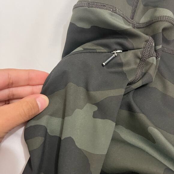 Athleta Green Camo Contender 7/8 Mid-Rise Leggings Zipper Pockets Size XS - Picture 6 of 10